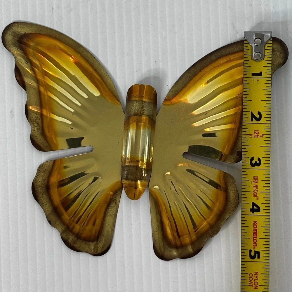 1 VINTAGE METAL ART BUTTERFLY WALL HANGING 5”x6.25”